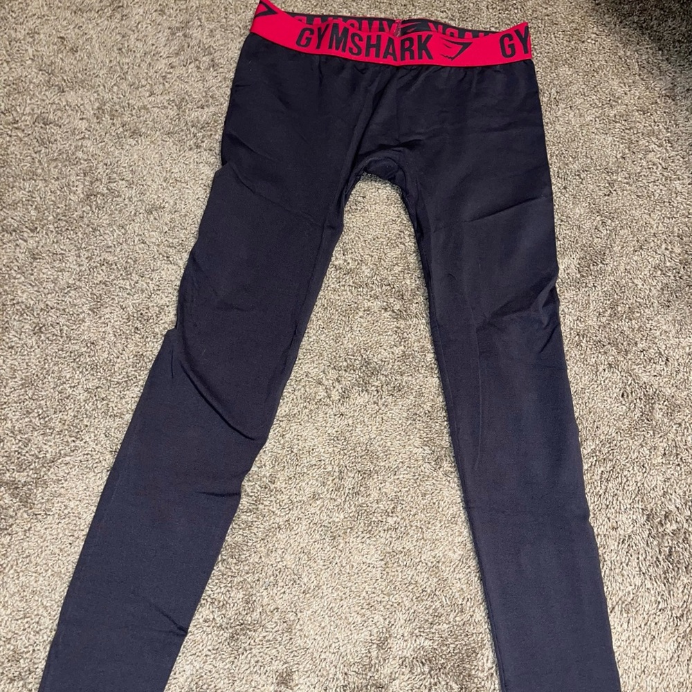 Gym shark leggings